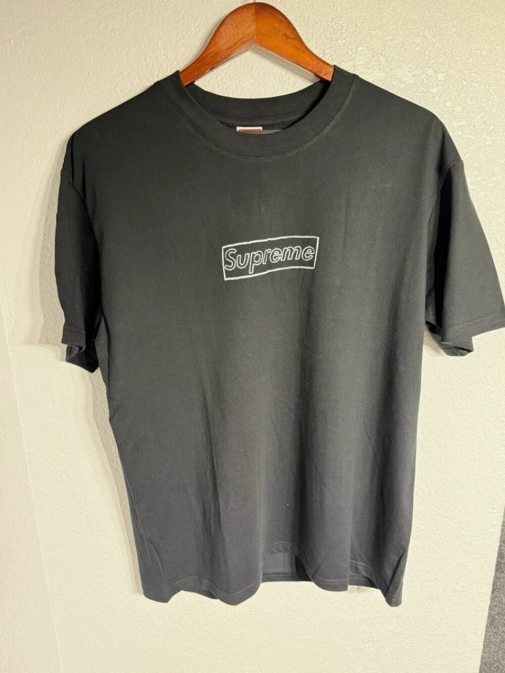 Supreme Menβs Black KAWS Box Logo Graphic Print Crew Neck Cotton Tee L